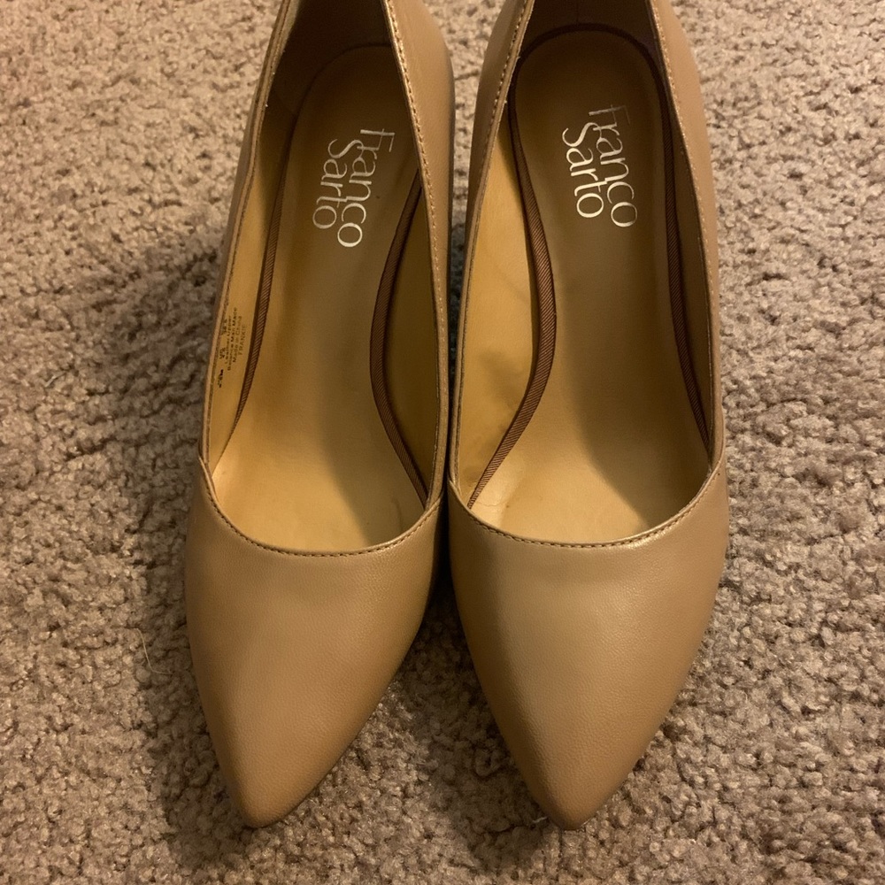 Franco Sarto tan/beige wedge